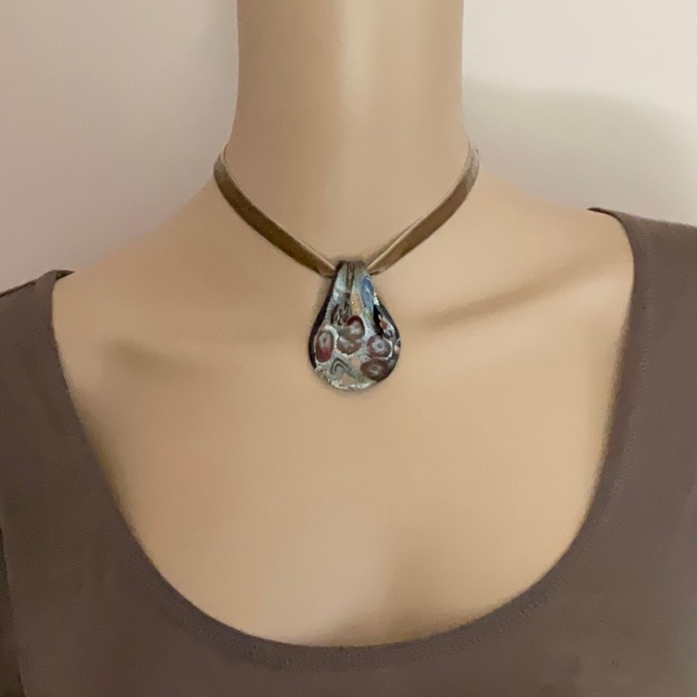 Handblown ART GLASS
Floral Pendant Gold and Silver Shimmer